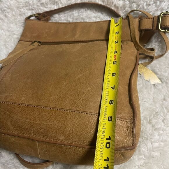 Lucky Brand Leather Tan medium Crossbody Bag stitching accent. - Picture 5 of 12